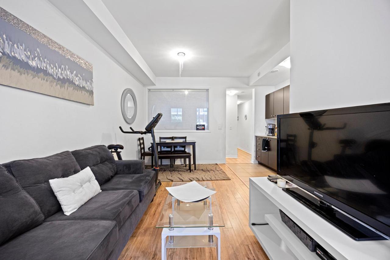 Ferienwohnung Beautiful Townhouse Near Yorkdale Mall, Wilson Subway Toronto Exterior foto