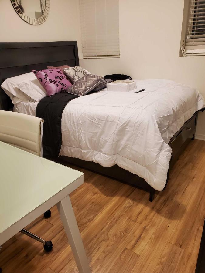 Ferienwohnung Beautiful Townhouse Near Yorkdale Mall, Wilson Subway Toronto Exterior foto