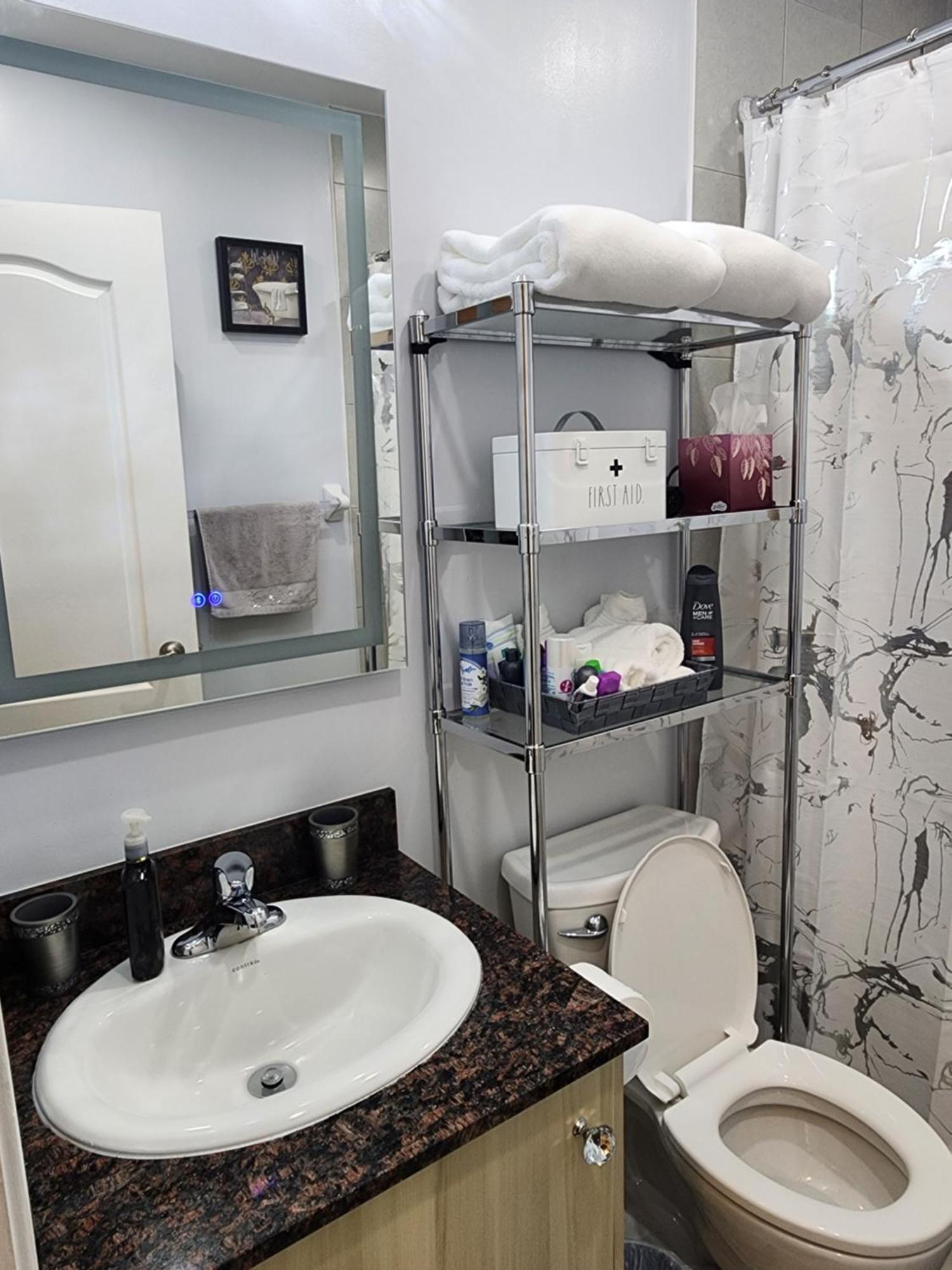 Ferienwohnung Beautiful Townhouse Near Yorkdale Mall, Wilson Subway Toronto Exterior foto