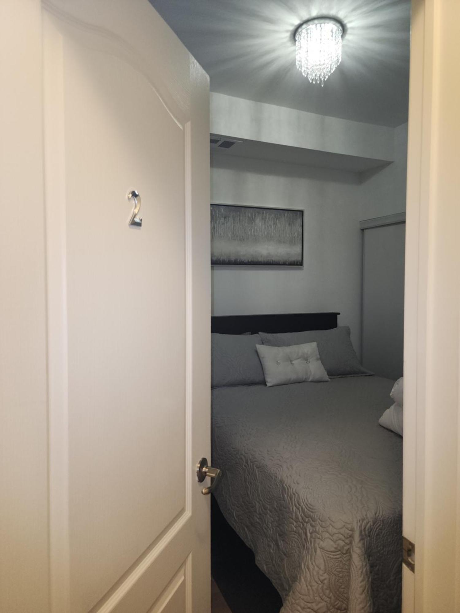 Ferienwohnung Beautiful Townhouse Near Yorkdale Mall, Wilson Subway Toronto Exterior foto